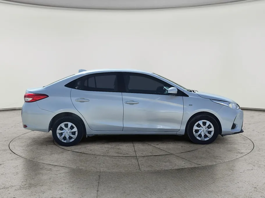 2022 Toyota Yaris  Y 