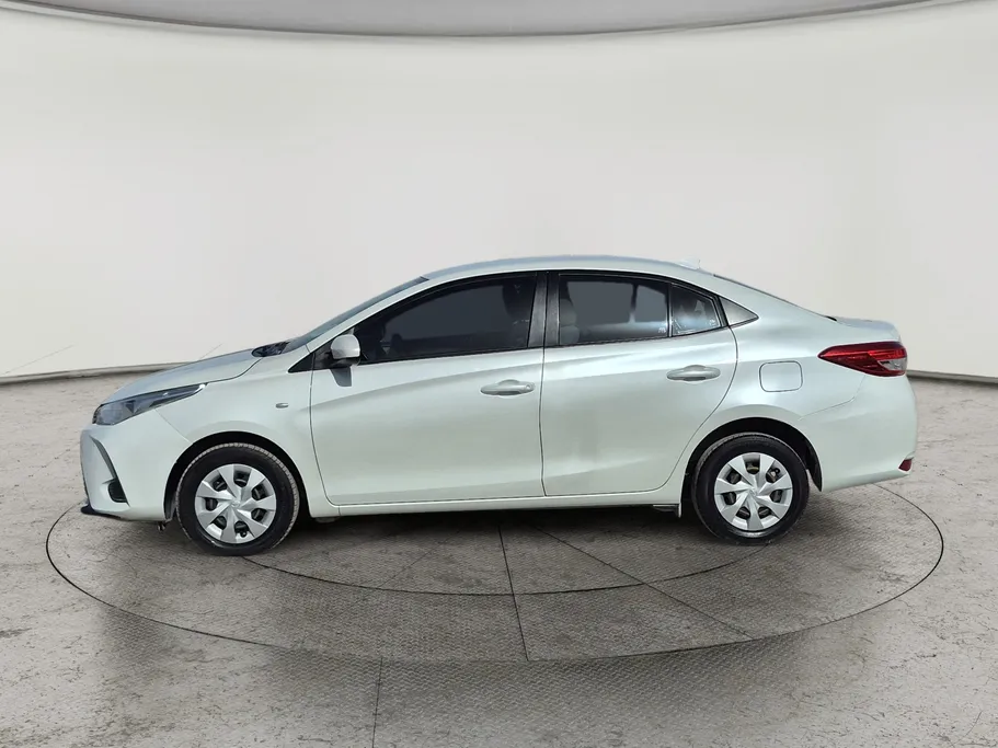 2022 Toyota Yaris  Y 