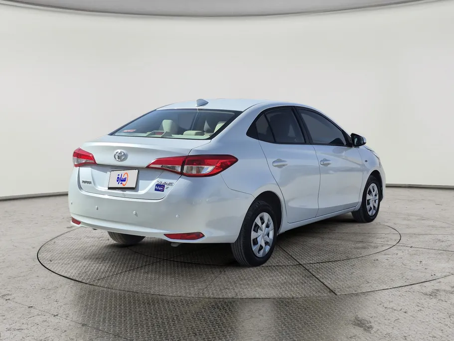 2022 Toyota Yaris  Y 