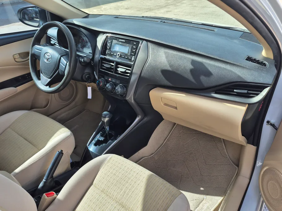 2022 Toyota Yaris  Y 