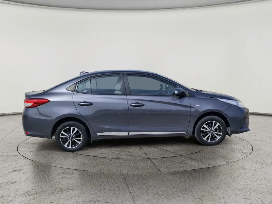 2022 Toyota Yaris  Y Plus 