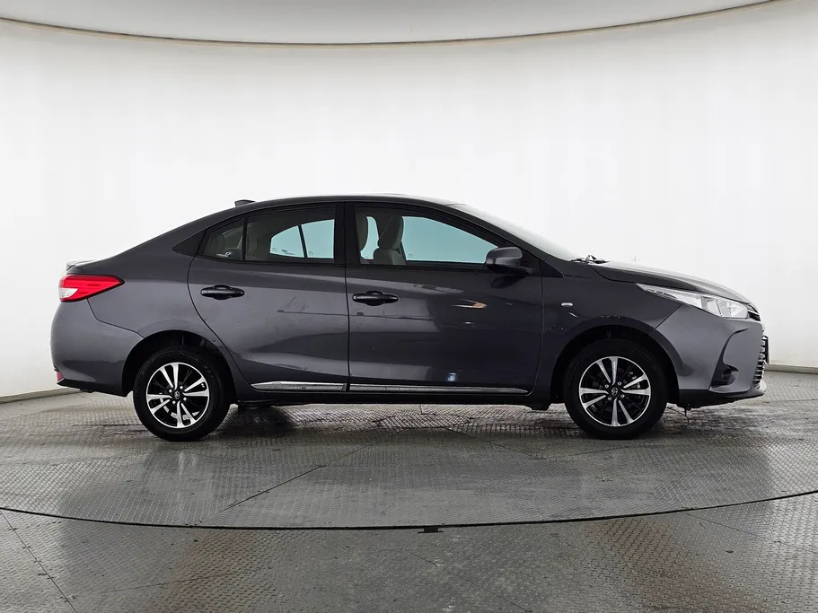 2022 Toyota Yaris  Y Plus 