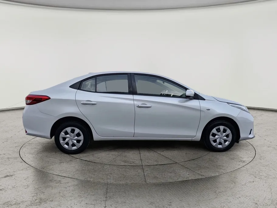 2022 Toyota Yaris  Y 