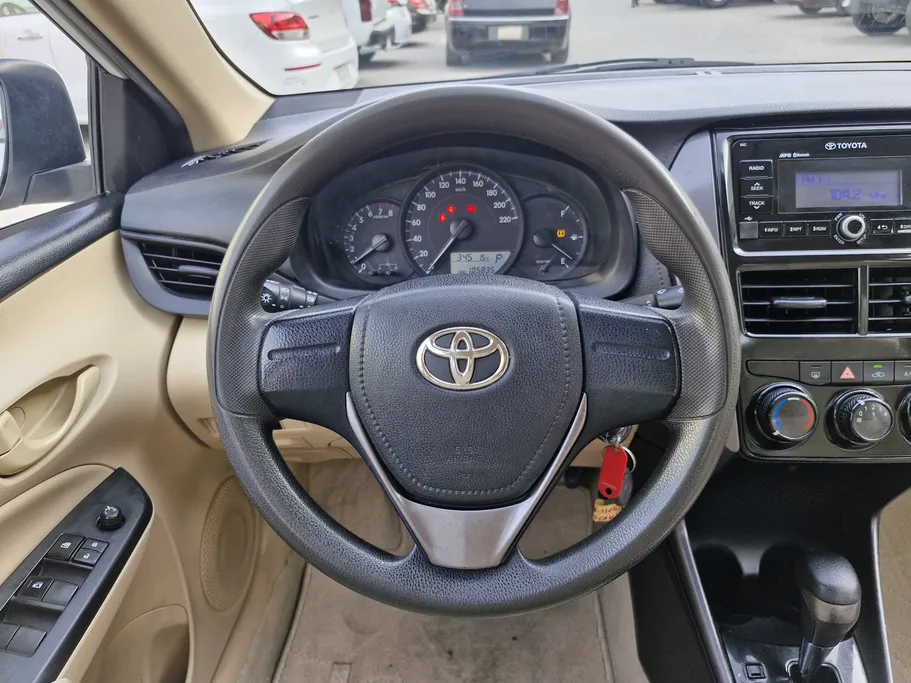 2022 Toyota Yaris  Y 