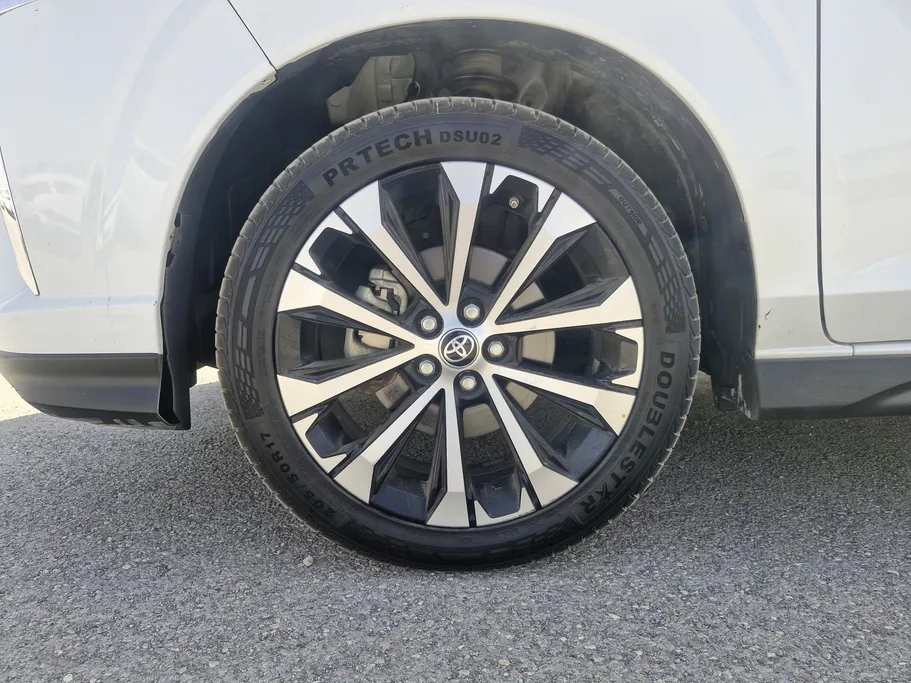 تويوتا فيلوز GLX 2023 