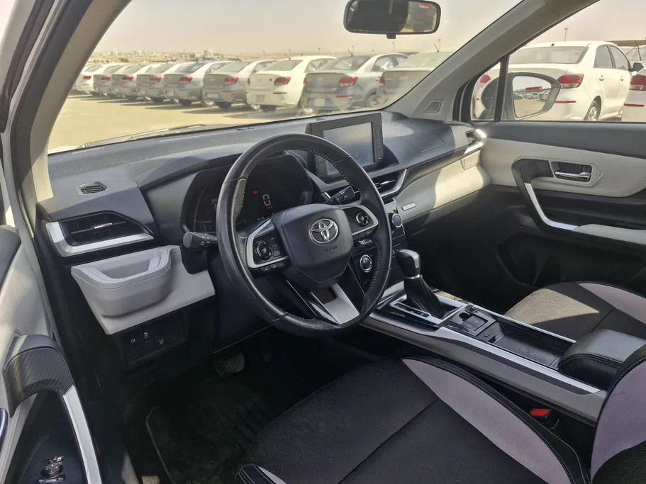 تويوتا فيلوز GLX 2023 