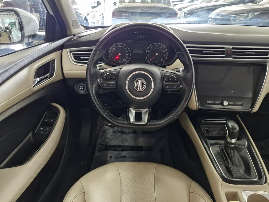 ام جي 5 LUX 2023 