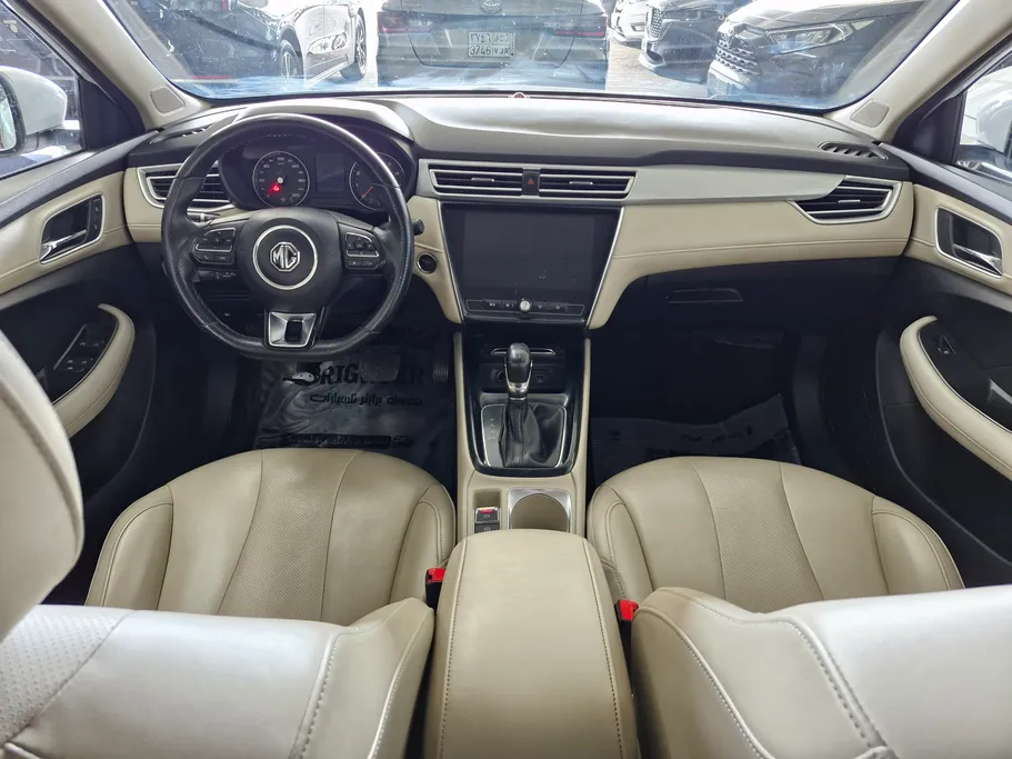 ام جي 5 LUX 2023 