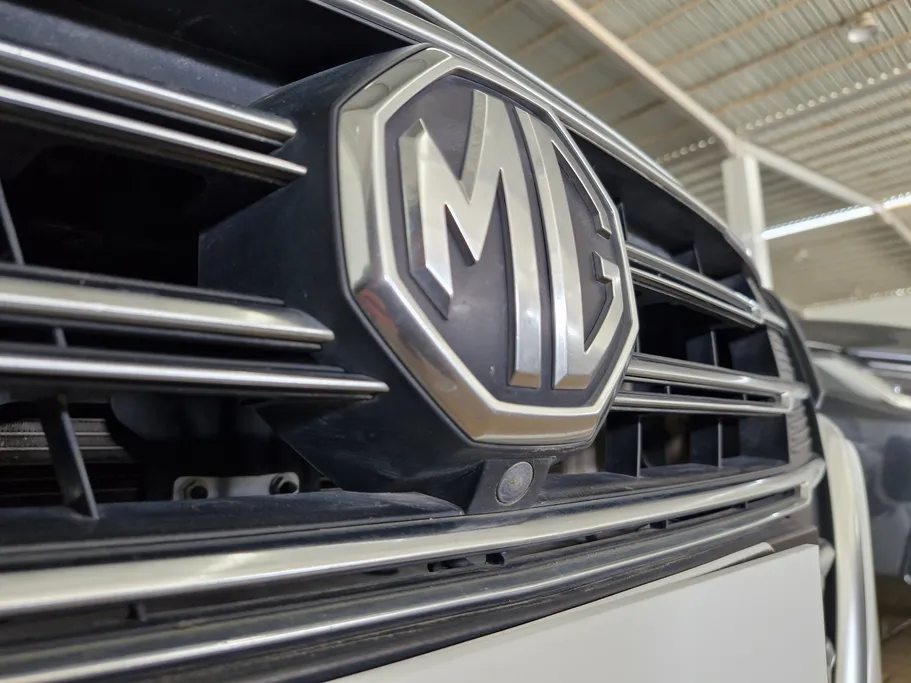 ام جي 5 LUX 2023 