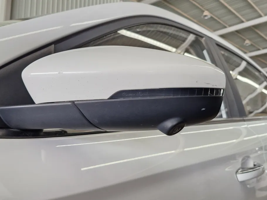 ام جي 5 LUX 2023 