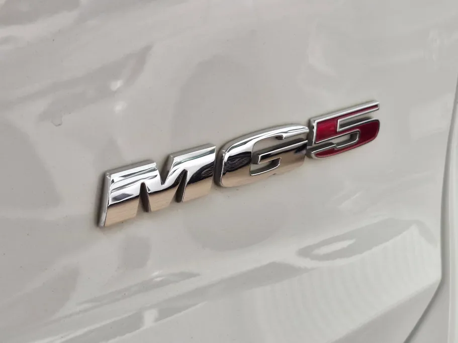 ام جي 5 LUX 2023 