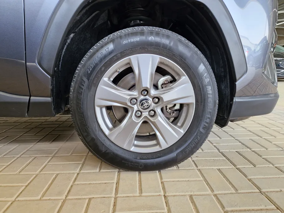 تويوتا راف فور LE 2023 