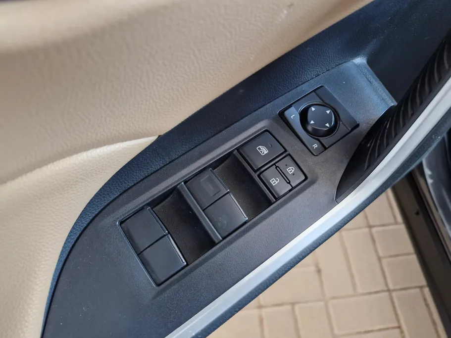 تويوتا راف فور LE 2023 