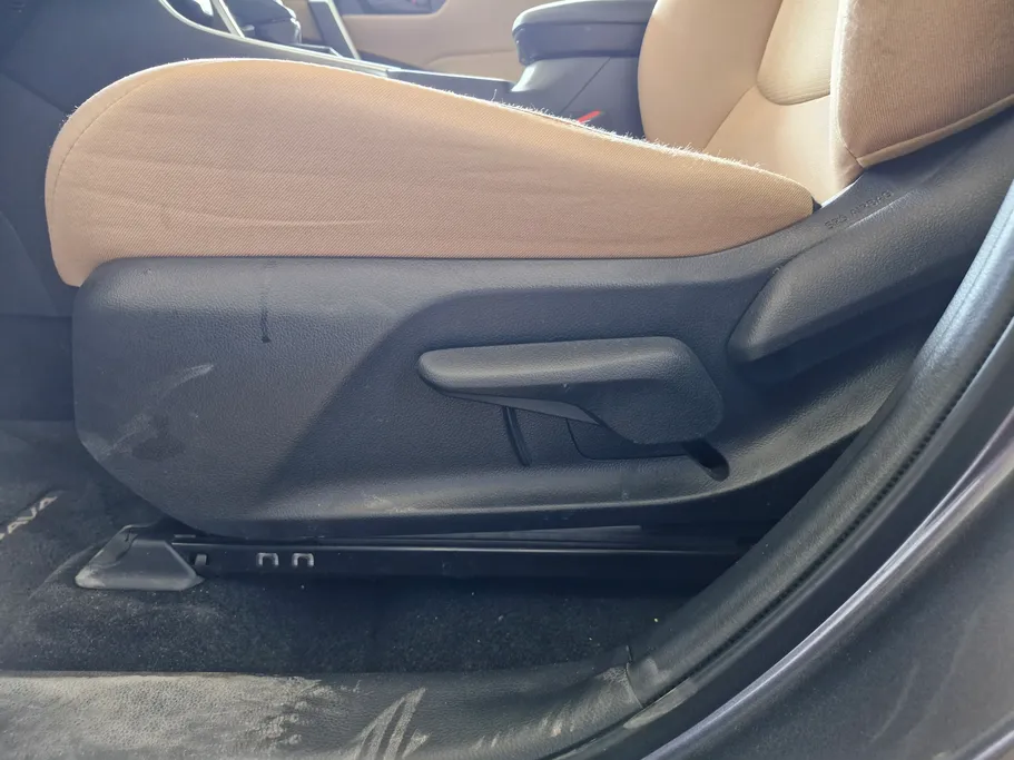 تويوتا راف فور LE 2023 