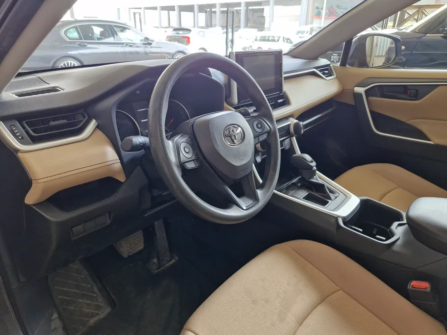 تويوتا راف فور LE 2023 