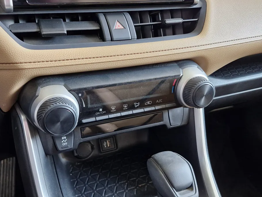 تويوتا راف فور LE 2023 