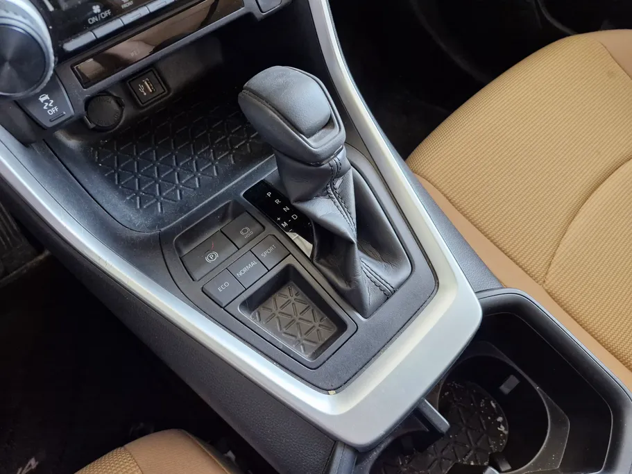 تويوتا راف فور LE 2023 