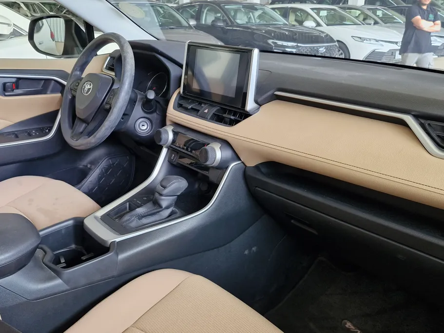 تويوتا راف فور LE 2023 