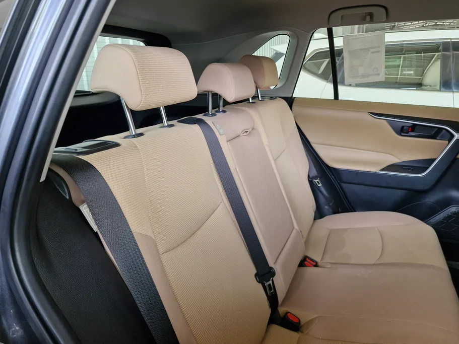 تويوتا راف فور LE 2023 