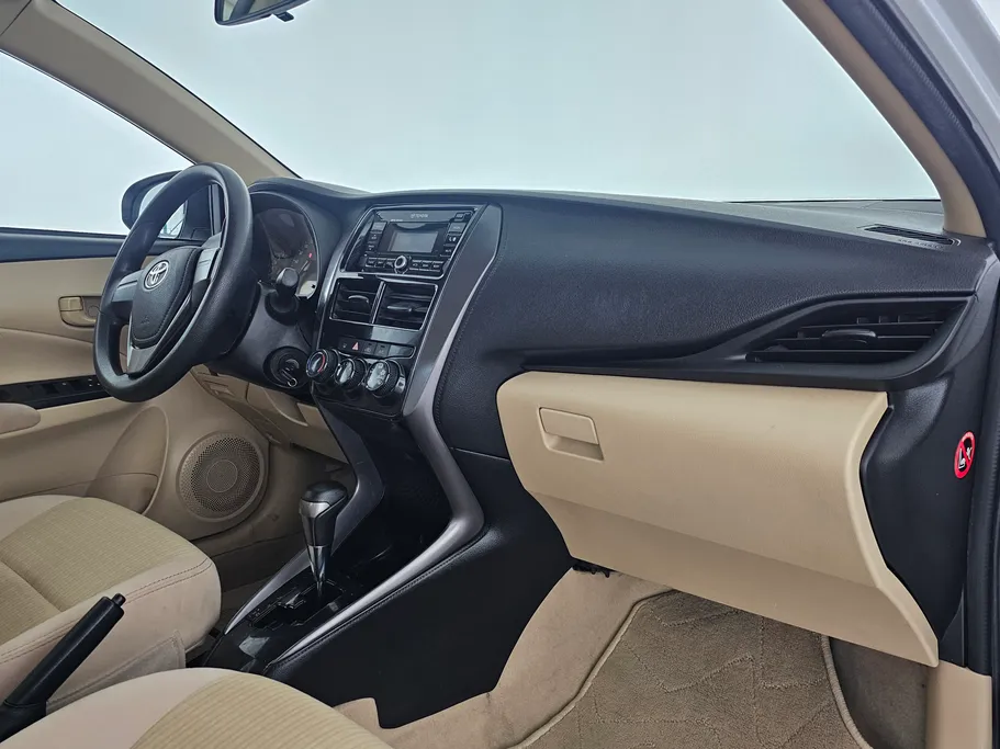 2021 Toyota Yaris  Y 