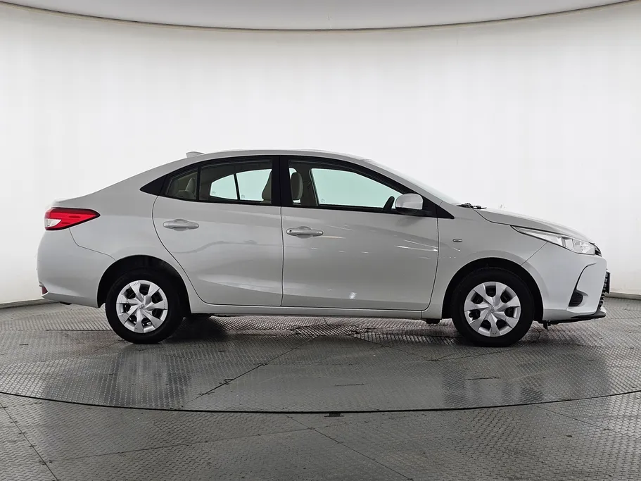 2021 Toyota Yaris  Y 