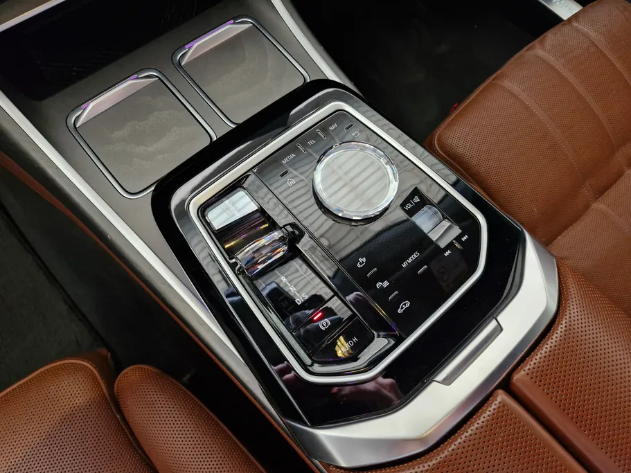 بي ام دبليو الفئة السابعة 735i 2023 