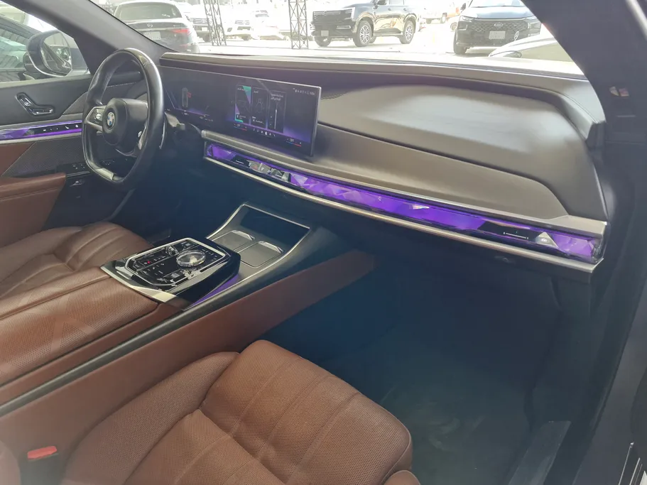 بي ام دبليو الفئة السابعة 735i 2023 