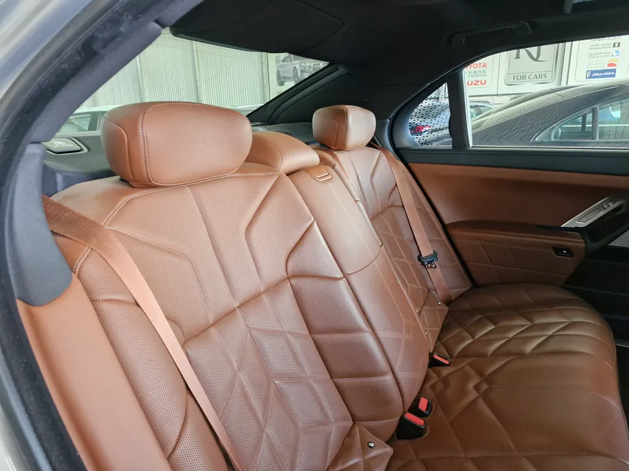 بي ام دبليو الفئة السابعة 735i 2023 