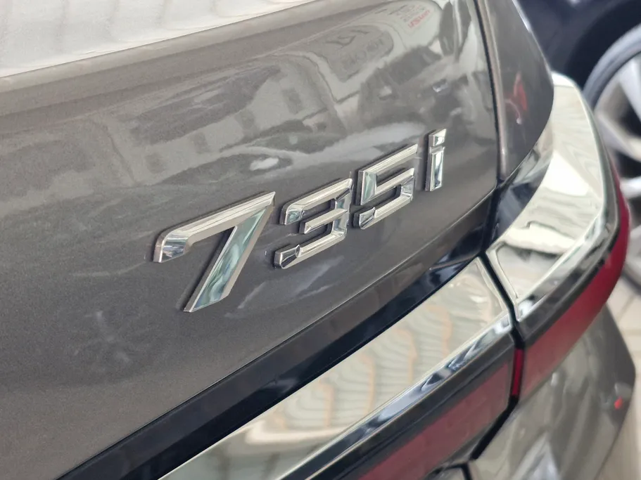 بي ام دبليو الفئة السابعة 735i 2023 