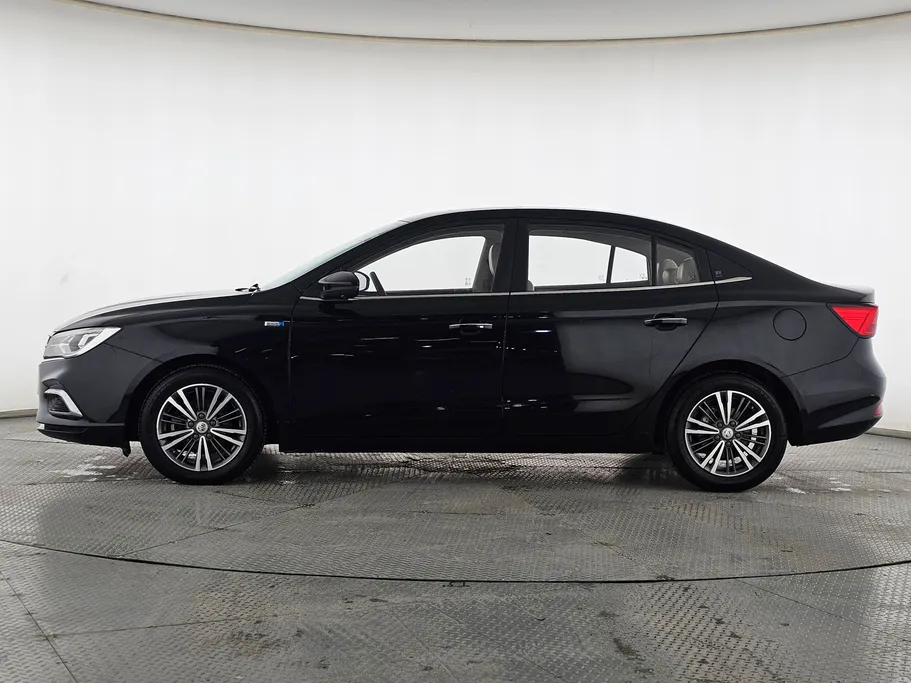 ام جي 5 LUX 2023 