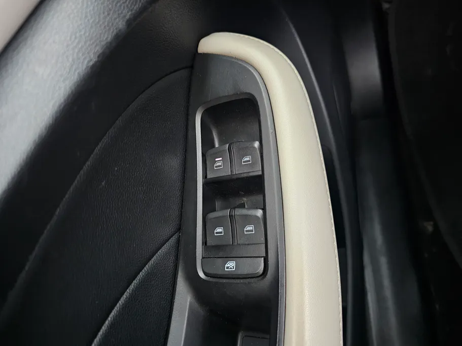 ام جي 5 LUX 2023 