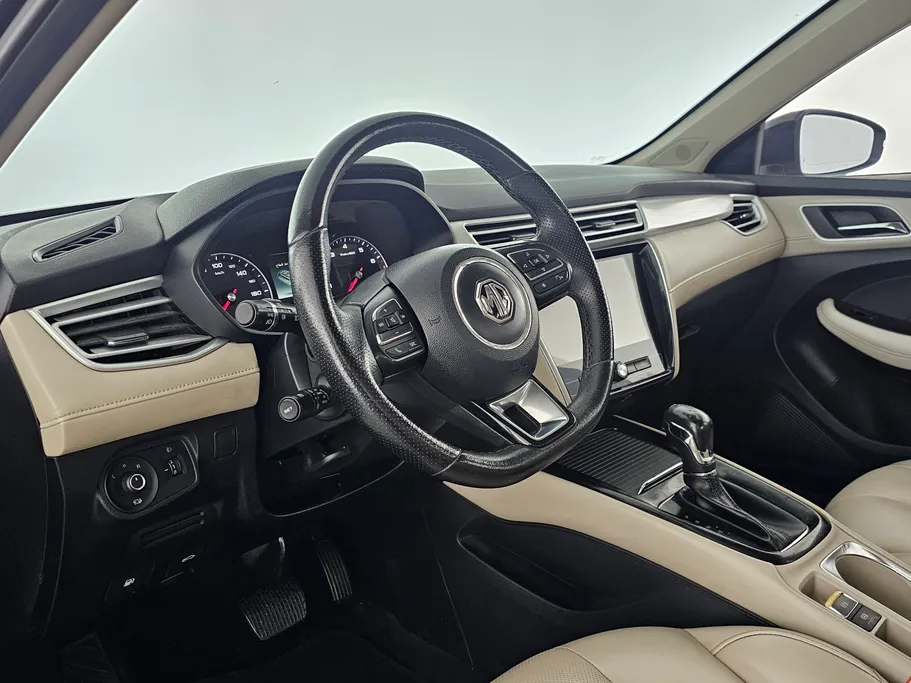 ام جي 5 LUX 2023 