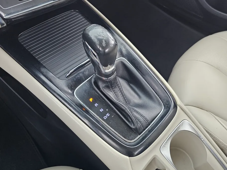 ام جي 5 LUX 2023 