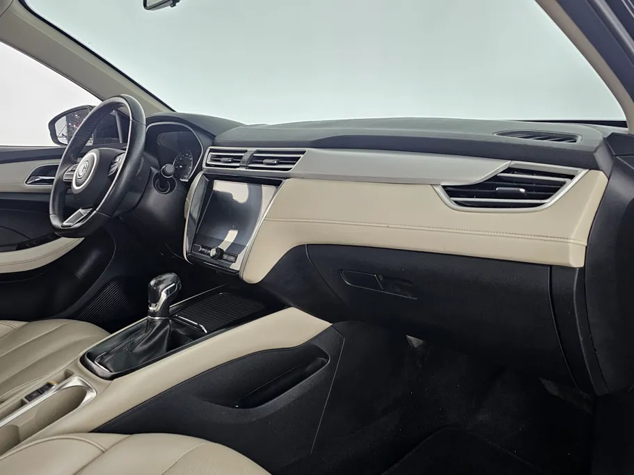 ام جي 5 LUX 2023 