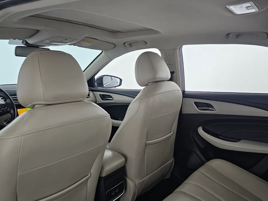 ام جي 5 LUX 2023 