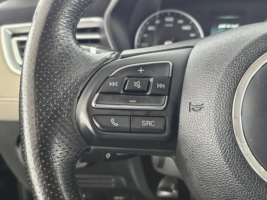 ام جي 5 LUX 2023 