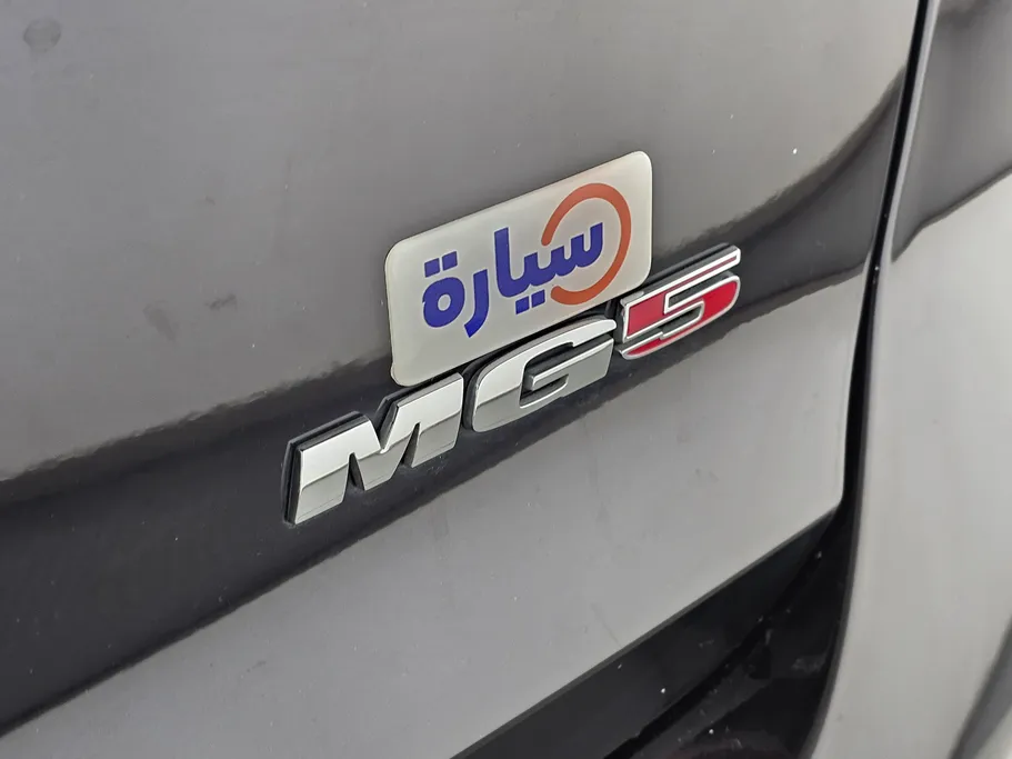 ام جي 5 LUX 2023 