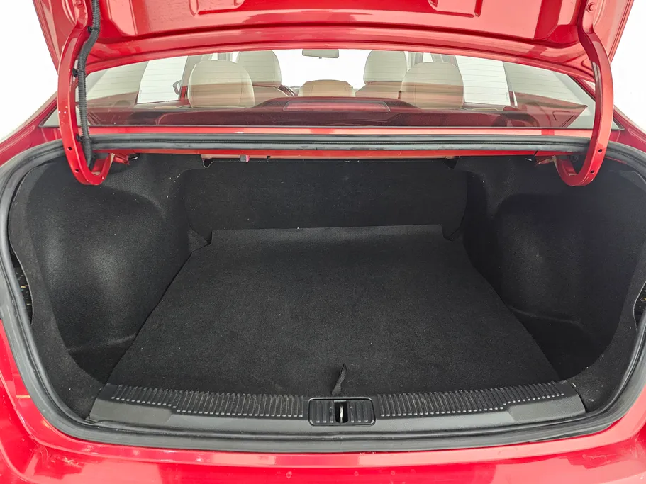 ام جي 5 LUX 2023 