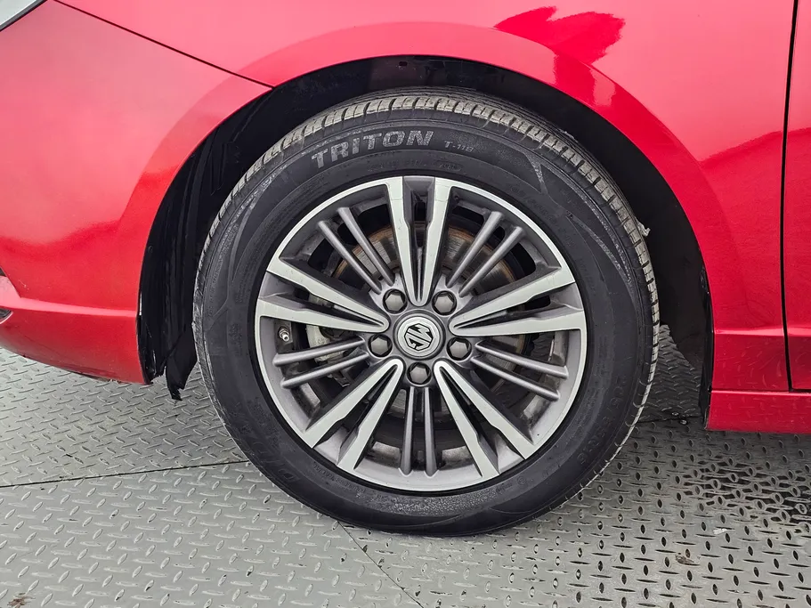 ام جي 5 LUX 2023 