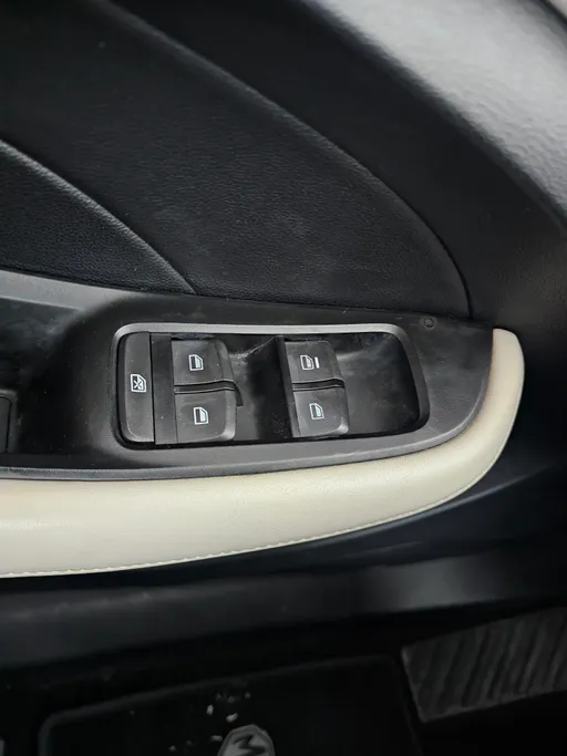 ام جي 5 LUX 2023 