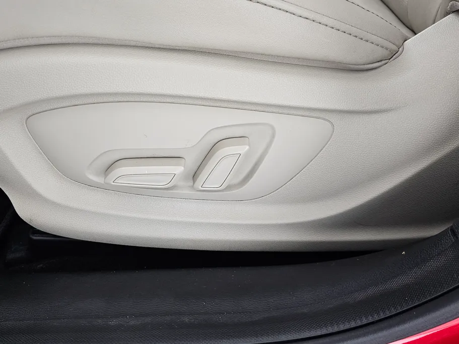 ام جي 5 LUX 2023 