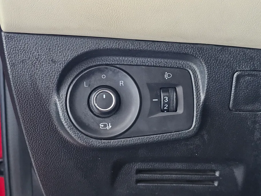 ام جي 5 LUX 2023 