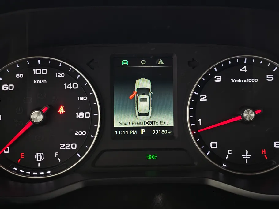 ام جي 5 LUX 2023 