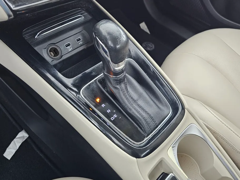 ام جي 5 LUX 2023 