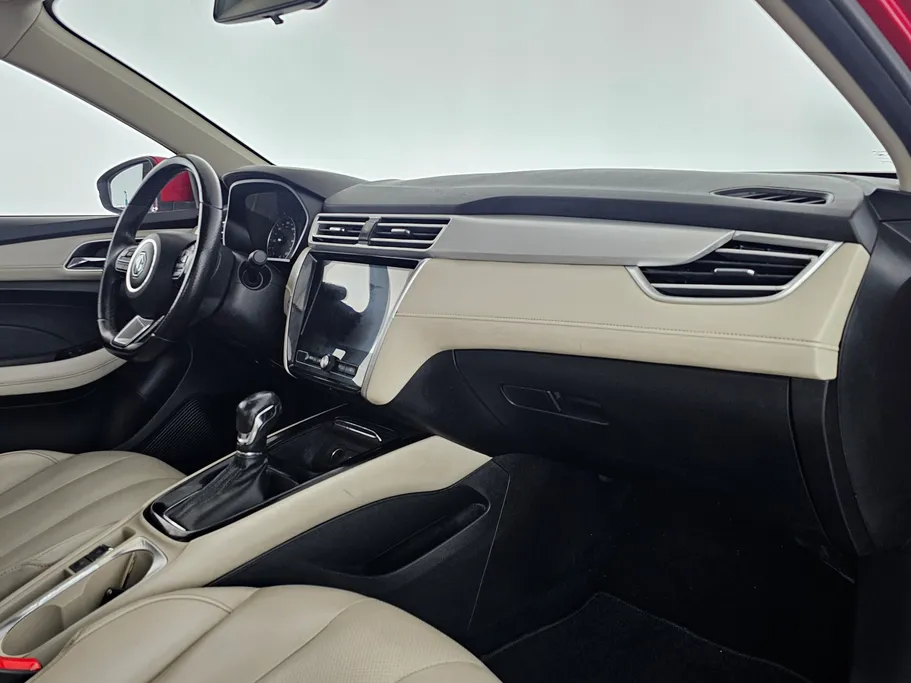 ام جي 5 LUX 2023 