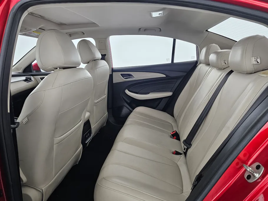 ام جي 5 LUX 2023 