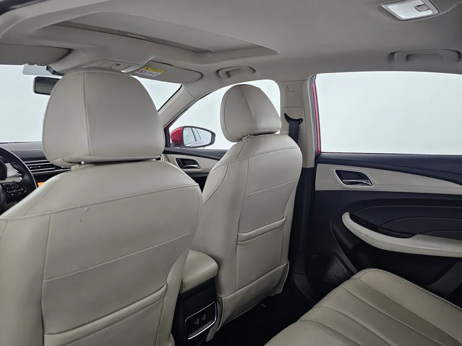 ام جي 5 LUX 2023 