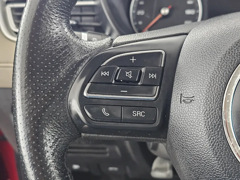 ام جي 5 LUX 2023 