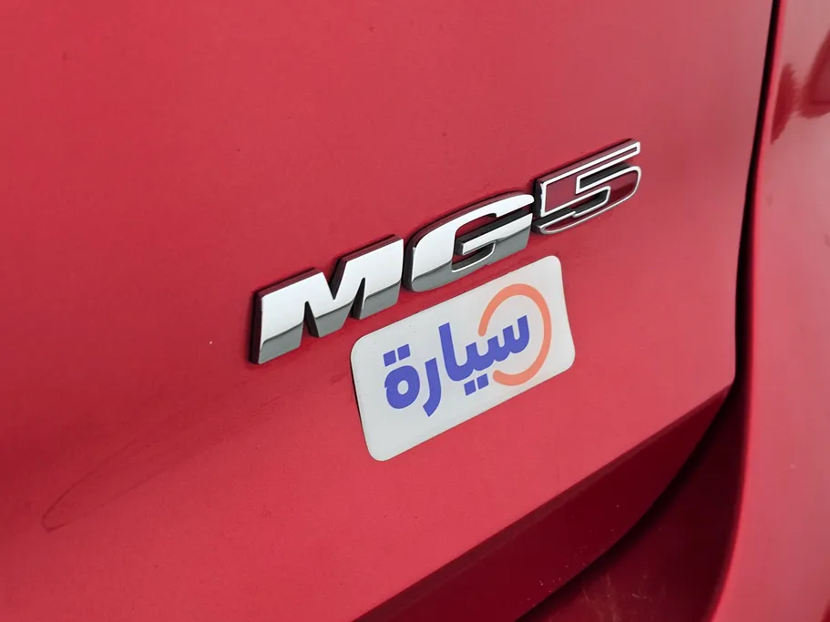 ام جي 5 LUX 2023 