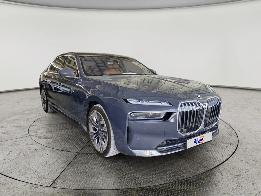 بي ام دبليو الفئة السابعة 735i 2023 